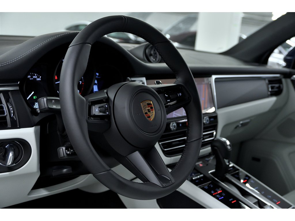 2024 Porsche Macan AWD / Premium Plus Package / BOSE in Laval, Quebec - 12 - w1024h768px