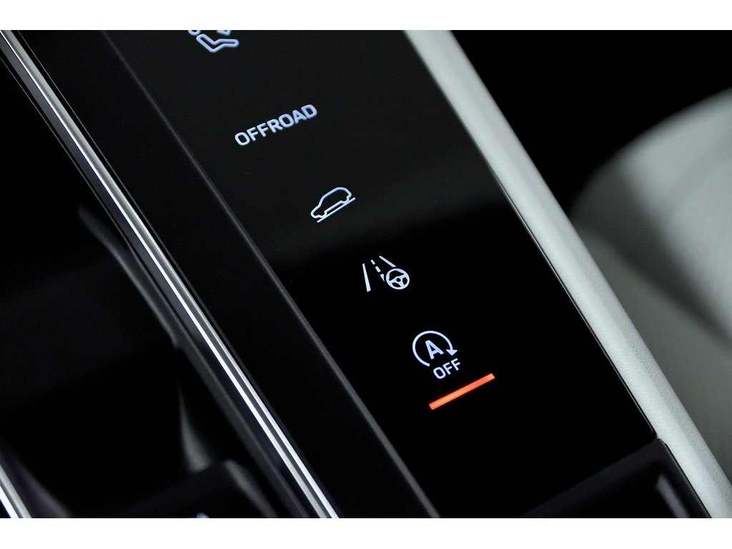 2024 Porsche Macan AWD / Premium Plus Package / BOSE in Laval, Quebec - 27 - w1024h768px