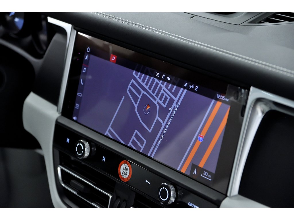 2024 Porsche Macan AWD / Premium Plus Package / BOSE in Laval, Quebec - 30 - w1024h768px