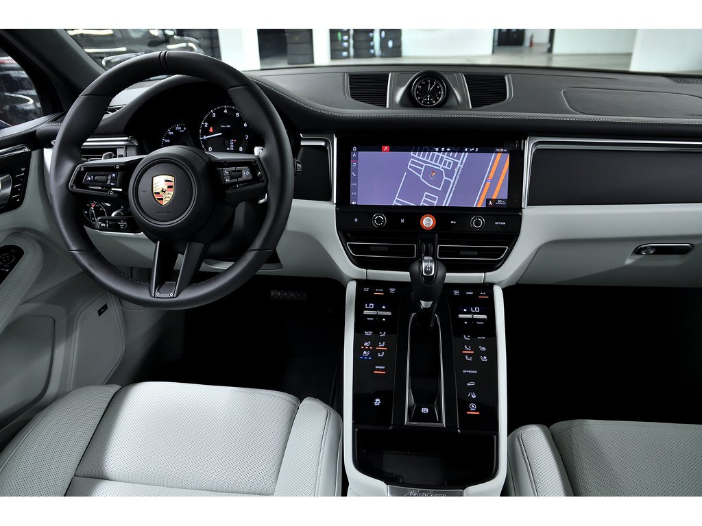 2024 Porsche Macan AWD / Premium Plus Package / BOSE in Laval, Quebec - 35 - w1024h768px