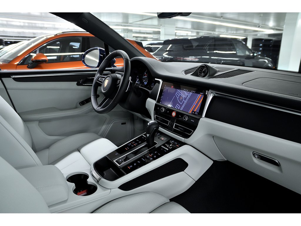 2024 Porsche Macan AWD / Premium Plus Package / BOSE in Laval, Quebec - 29 - w1024h768px