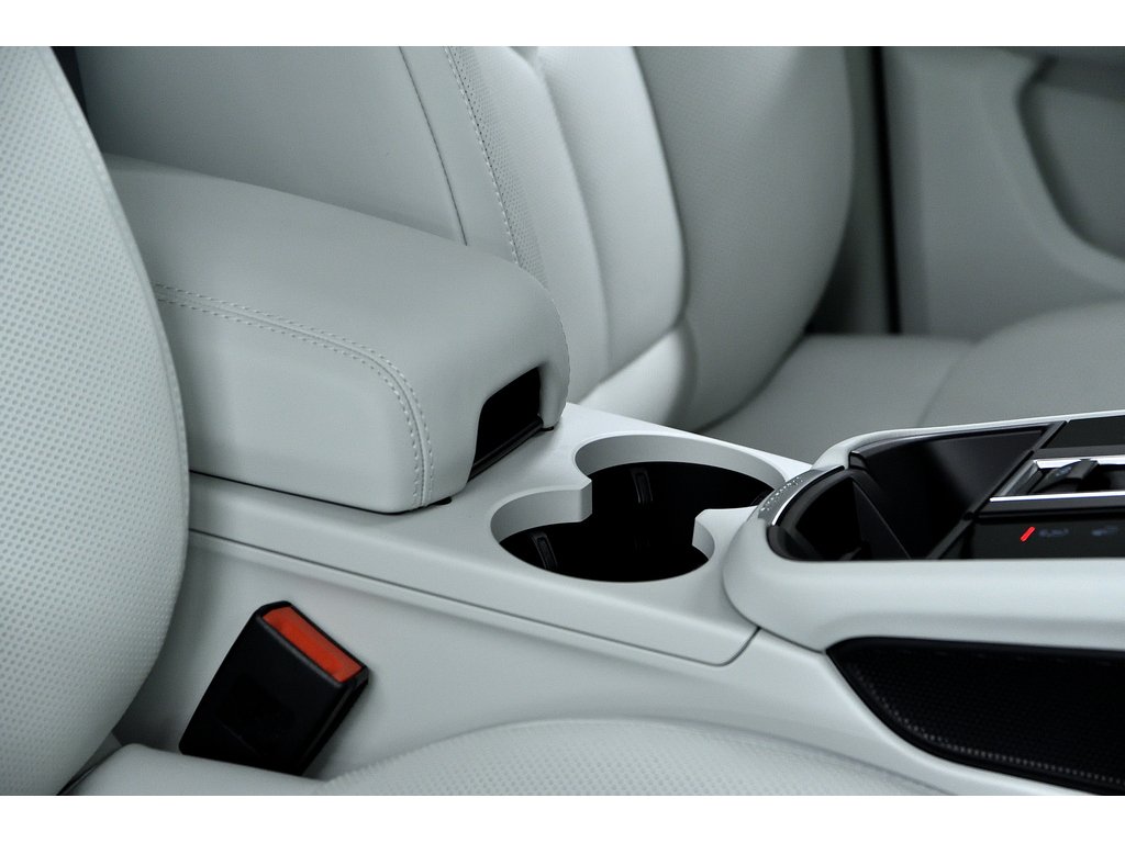 2024 Porsche Macan AWD / Premium Plus Package / BOSE in Laval, Quebec - 33 - w1024h768px