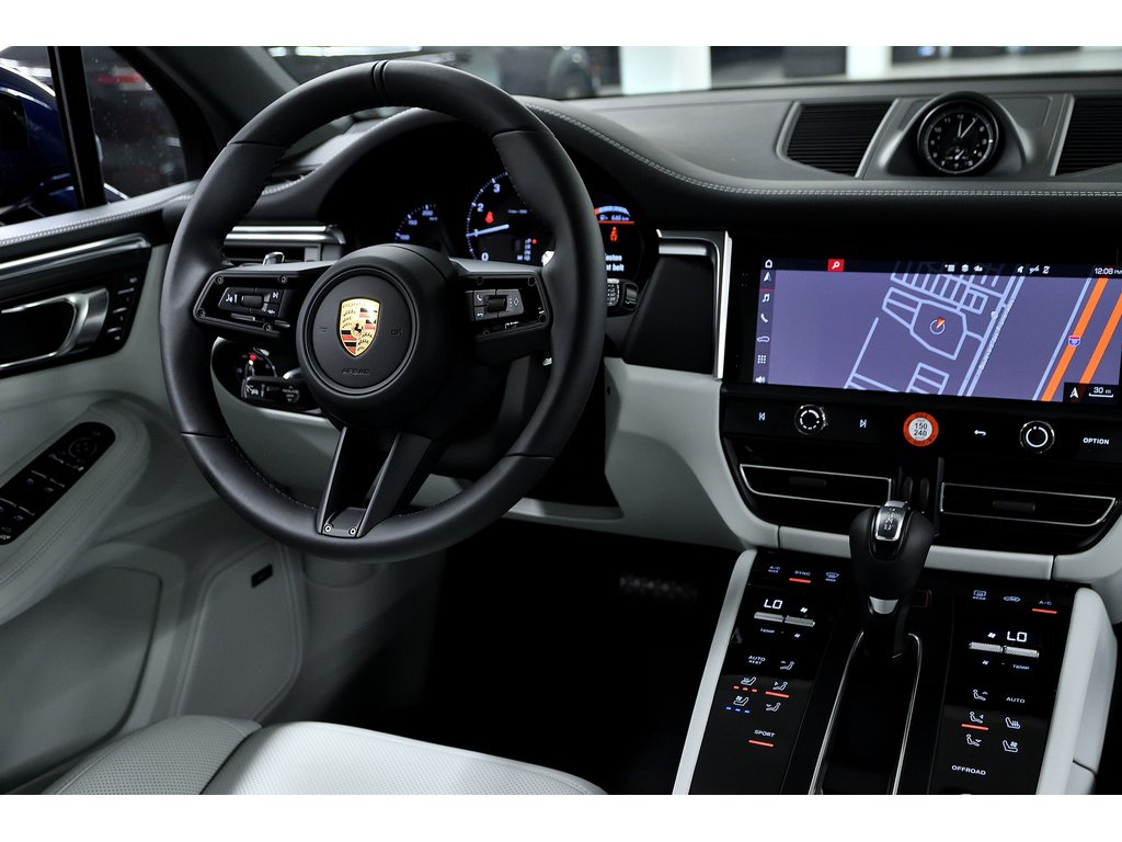 2024 Porsche Macan AWD / Premium Plus Package / BOSE in Laval, Quebec - 36 - w1024h768px