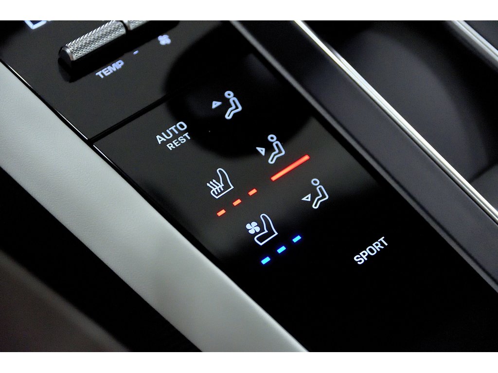 2024 Porsche Macan AWD / Premium Plus Package / BOSE in Laval, Quebec - 25 - w1024h768px