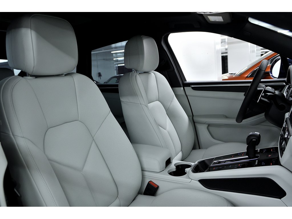 2024 Porsche Macan AWD / Premium Plus Package / BOSE in Laval, Quebec - 32 - w1024h768px