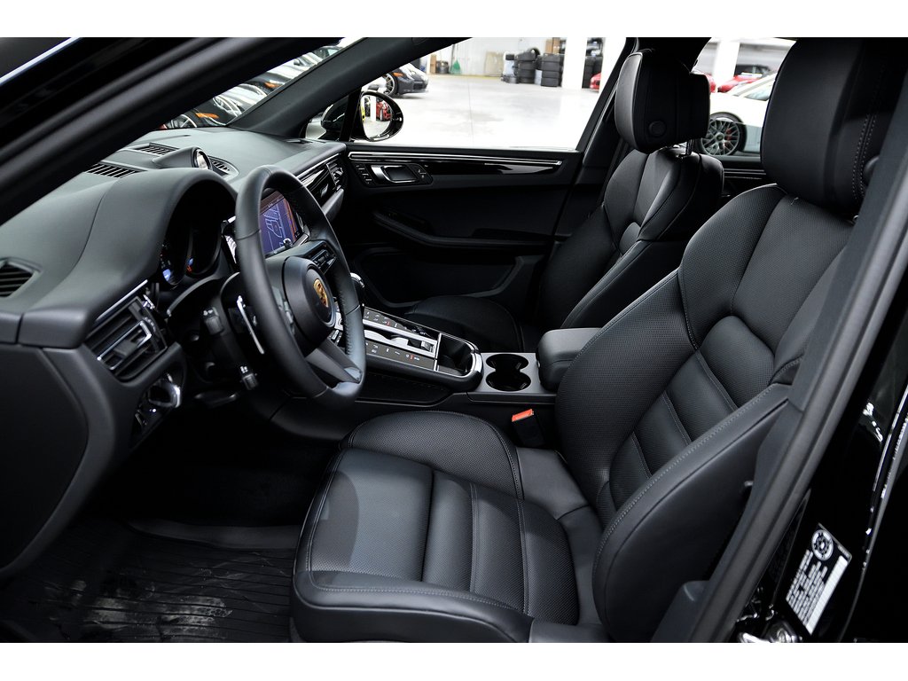 2024 Porsche Macan AWD in Laval, Quebec - 14 - w1024h768px
