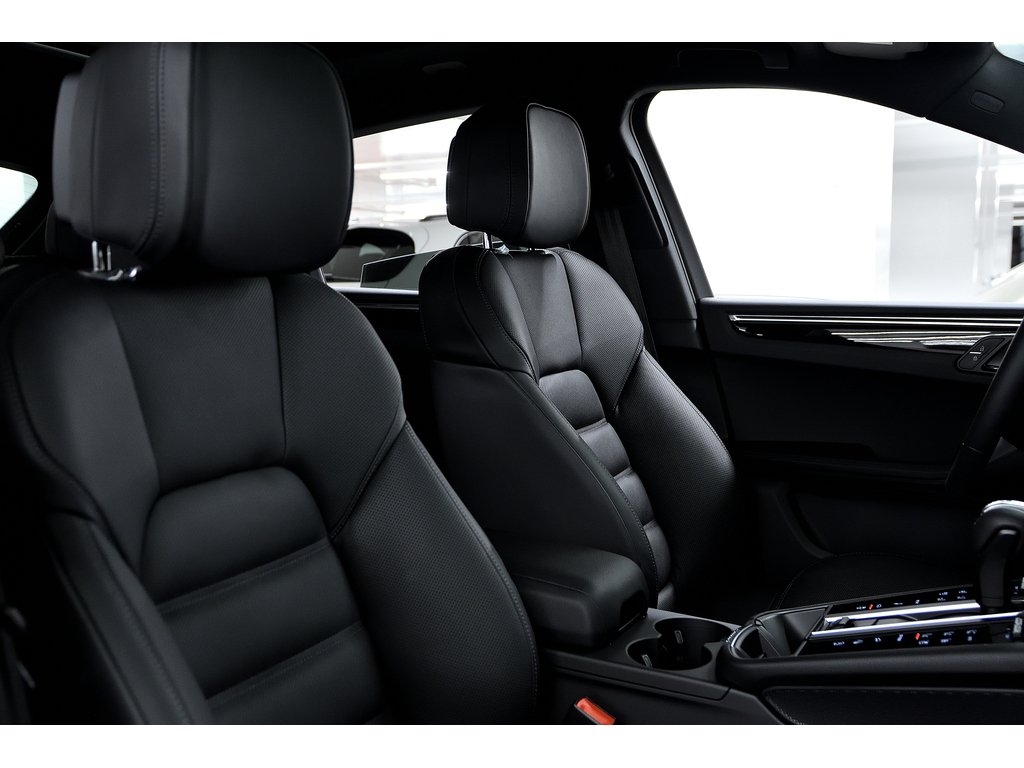 2024 Porsche Macan AWD in Laval, Quebec - 31 - w1024h768px