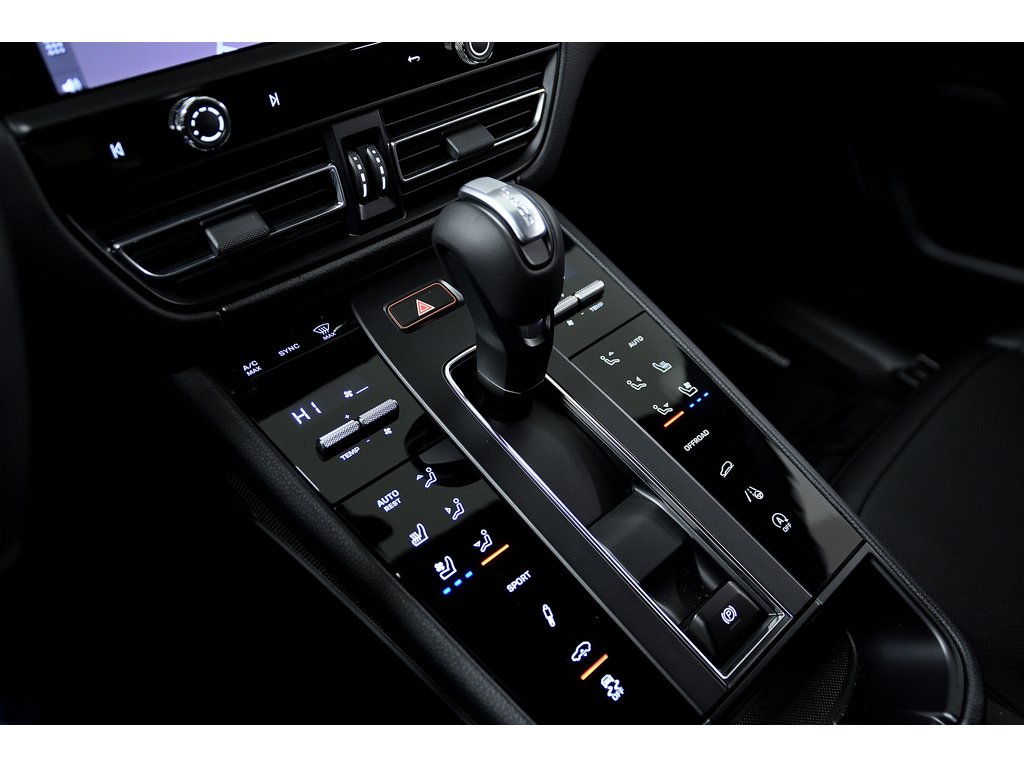 2024 Porsche Macan AWD in Laval, Quebec - 25 - w1024h768px