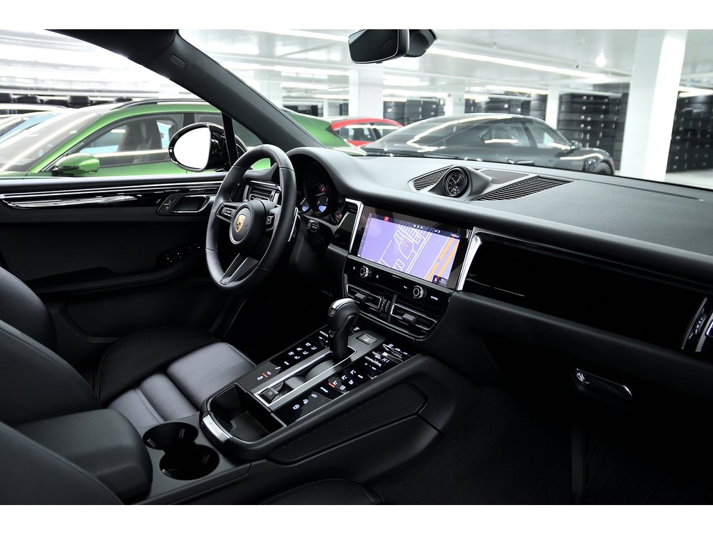 2024 Porsche Macan AWD in Laval, Quebec - 34 - w1024h768px