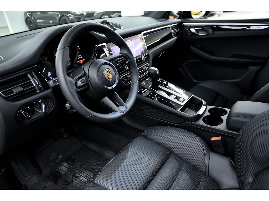 2024 Porsche Macan AWD in Laval, Quebec - 13 - w1024h768px