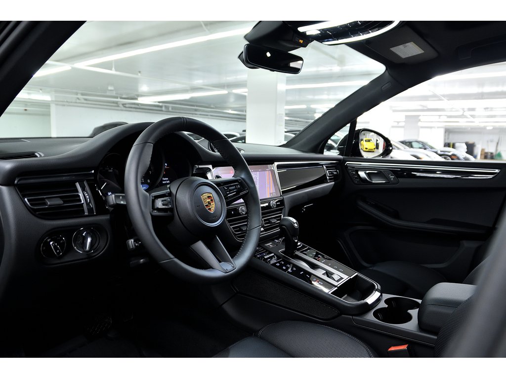 2024 Porsche Macan AWD in Laval, Quebec - 12 - w1024h768px