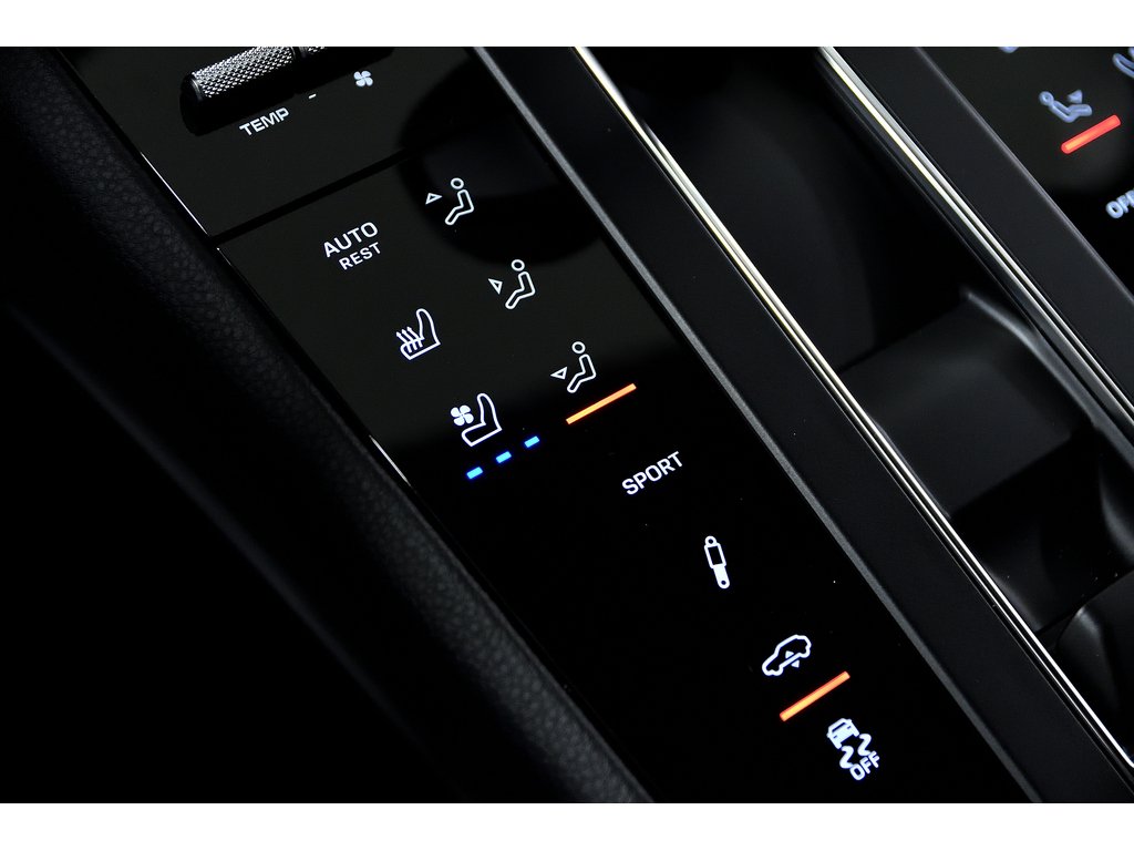 2024 Porsche Macan AWD in Laval, Quebec - 27 - w1024h768px