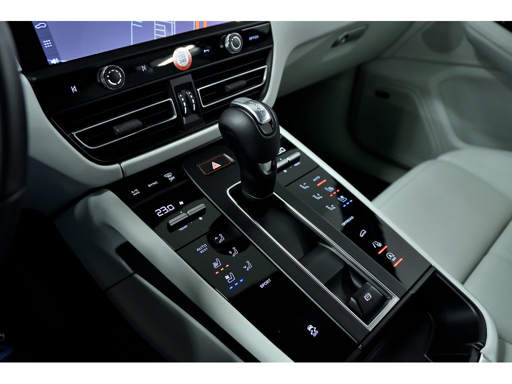 2024 Porsche Macan AWD / Premium Package Plus / BOSE in Laval, Quebec - 23 - w1024h768px