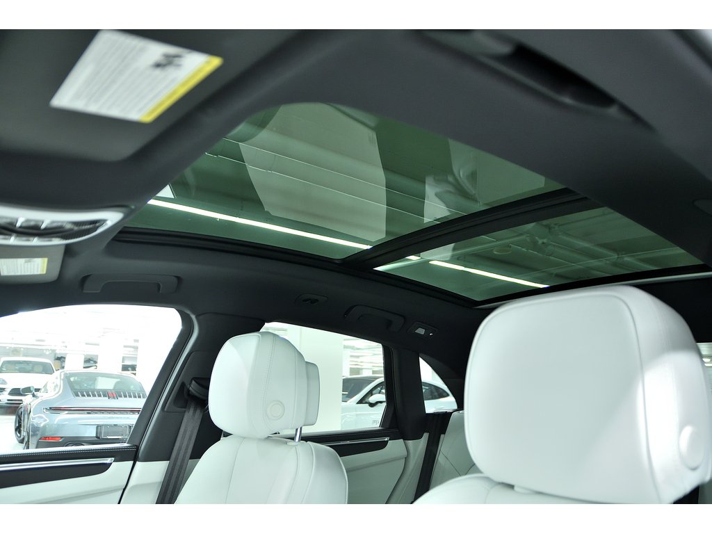 2024 Porsche Macan AWD / Premium Package Plus / BOSE in Laval, Quebec - 15 - w1024h768px