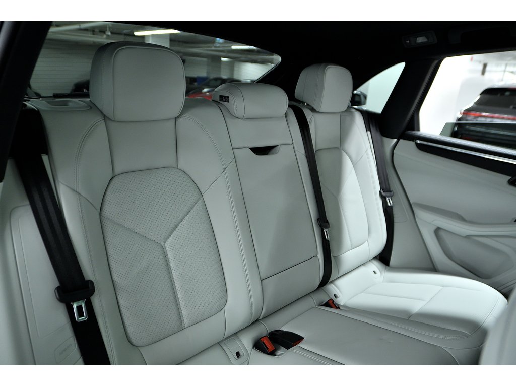 2024 Porsche Macan AWD / Premium Package Plus / BOSE in Laval, Quebec - 32 - w1024h768px