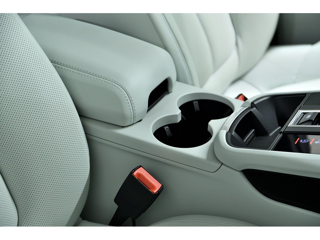 2024 Porsche Macan AWD / Premium Package Plus / BOSE in Laval, Quebec - 31 - w1024h768px