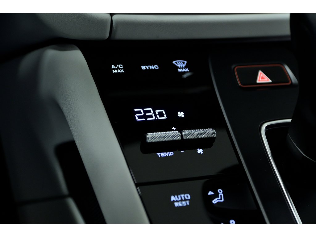 2024 Porsche Macan AWD / Premium Package Plus / BOSE in Laval, Quebec - 26 - w1024h768px