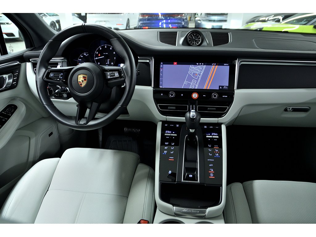 2024 Porsche Macan AWD / Premium Package Plus / BOSE in Laval, Quebec - 33 - w1024h768px