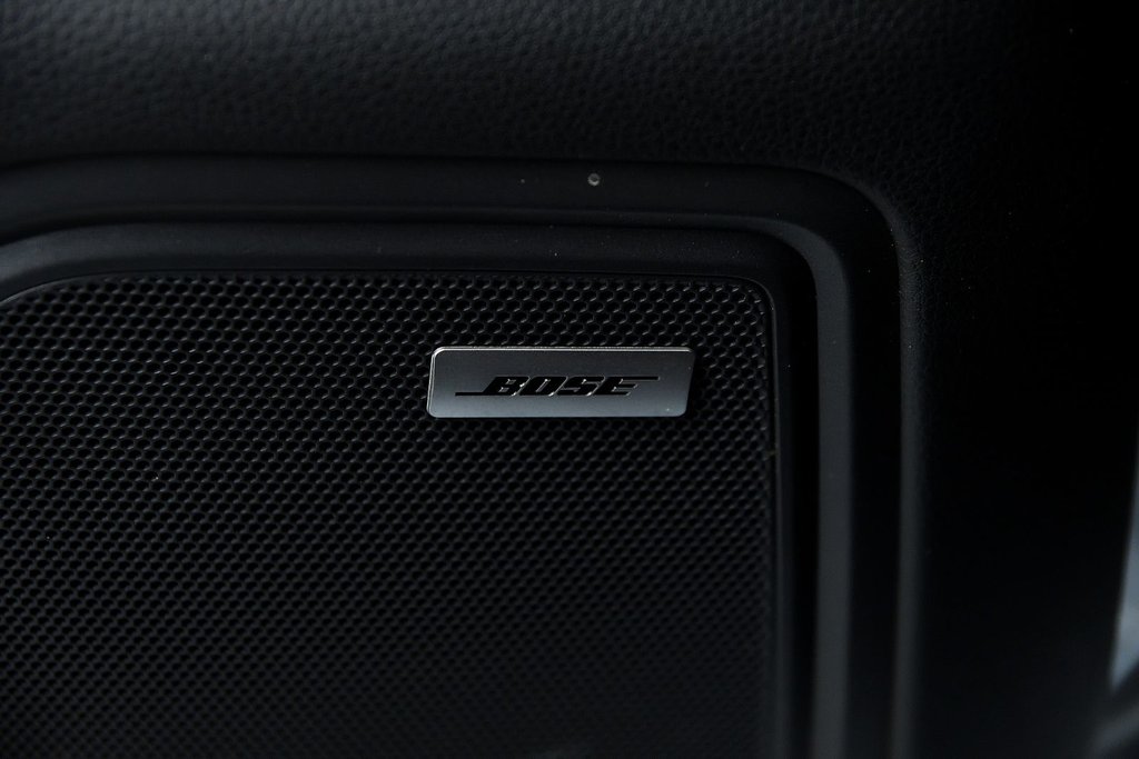 2024 Porsche Macan in Laval, Quebec - 29 - w1024h768px