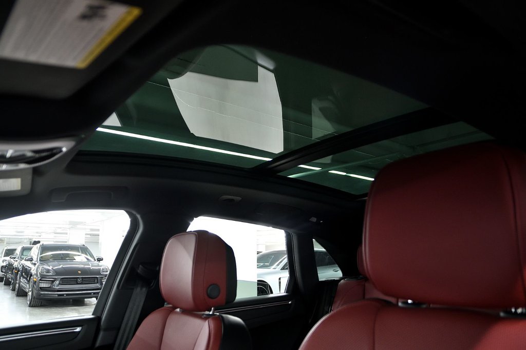 2024 Porsche Macan in Laval, Quebec - 25 - w1024h768px