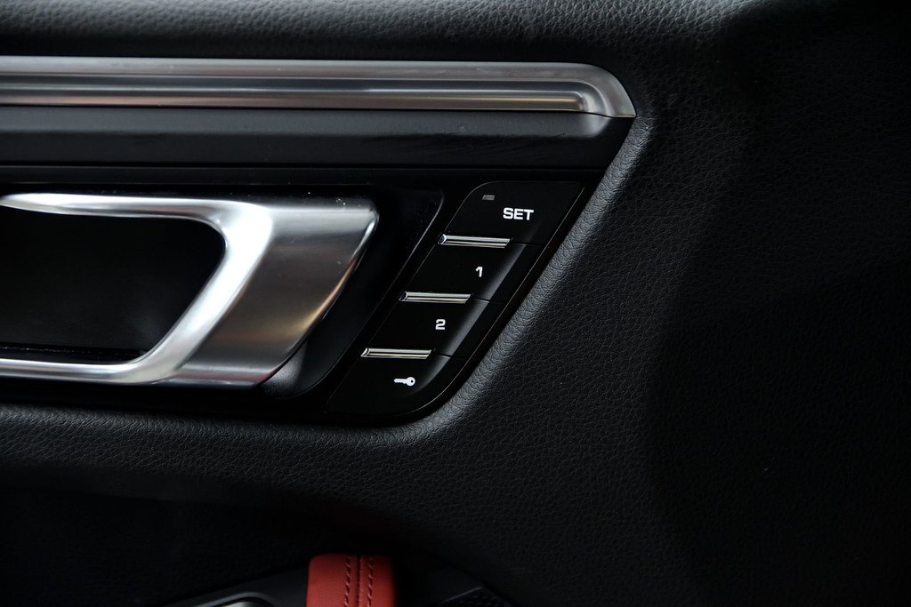 2024 Porsche Macan in Laval, Quebec - 28 - w1024h768px