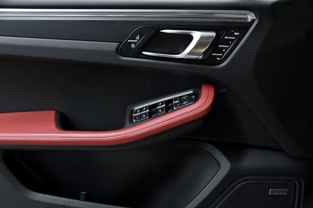 2024 Porsche Macan in Laval, Quebec - 27 - w1024h768px