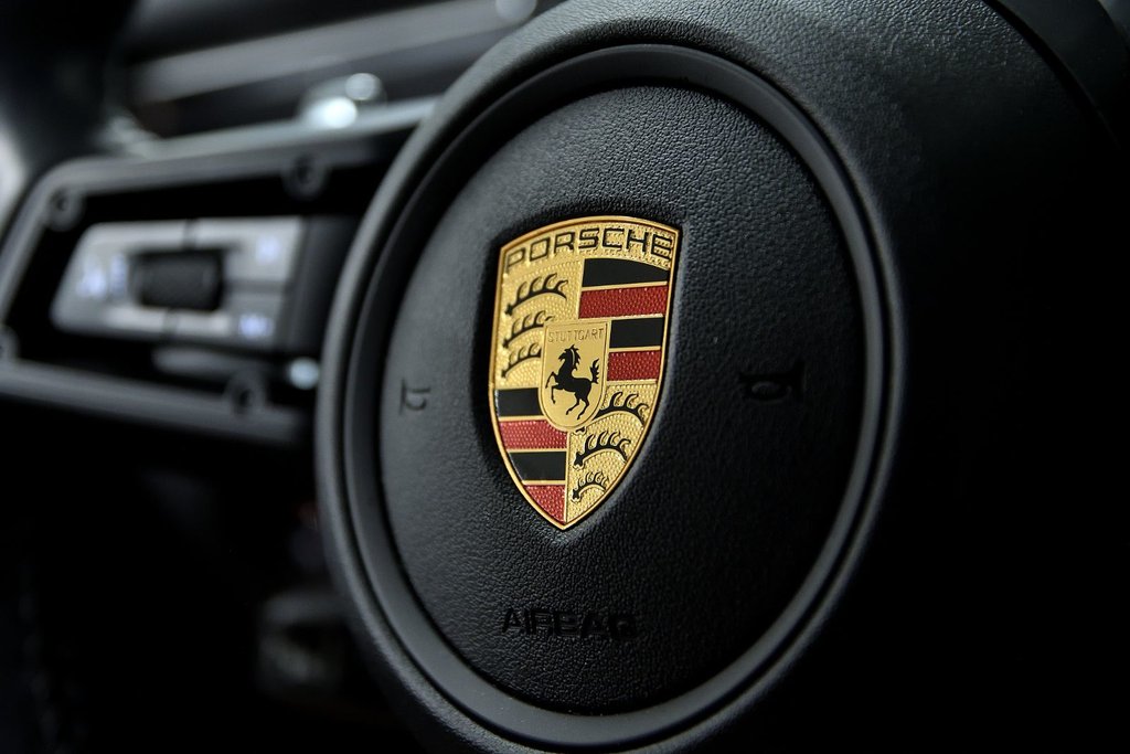 2024 Porsche Macan in Laval, Quebec - 13 - w1024h768px