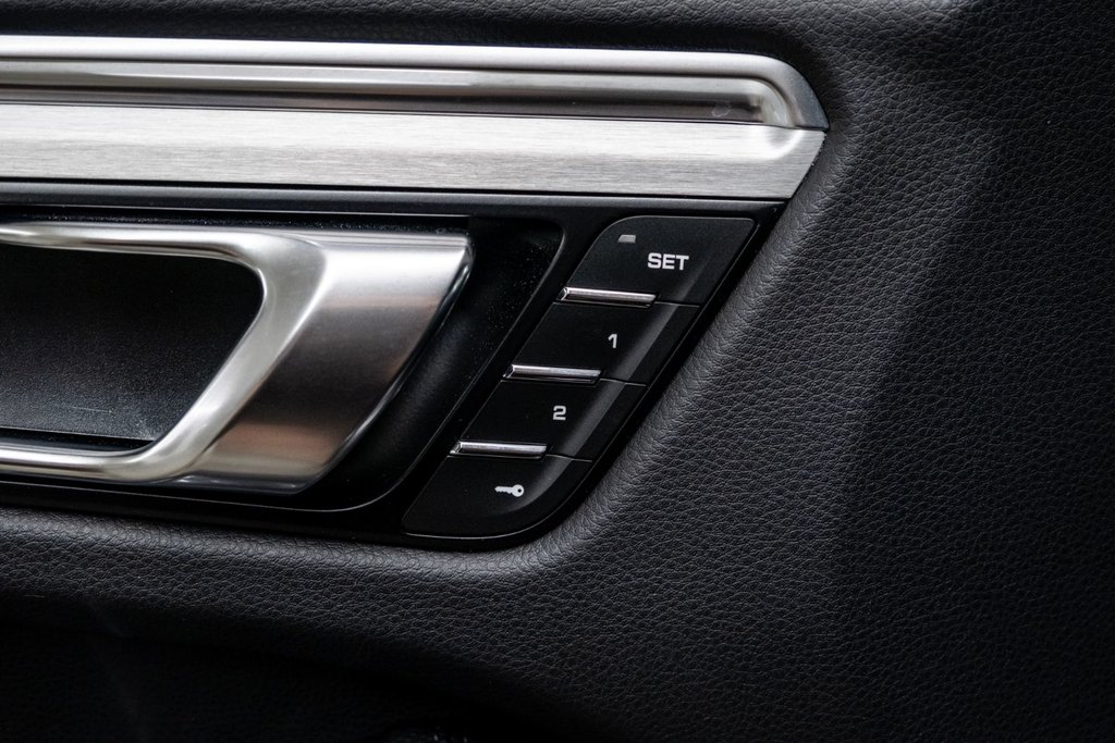Porsche Macan S 2024 à Laval, Québec - 32 - w1024h768px