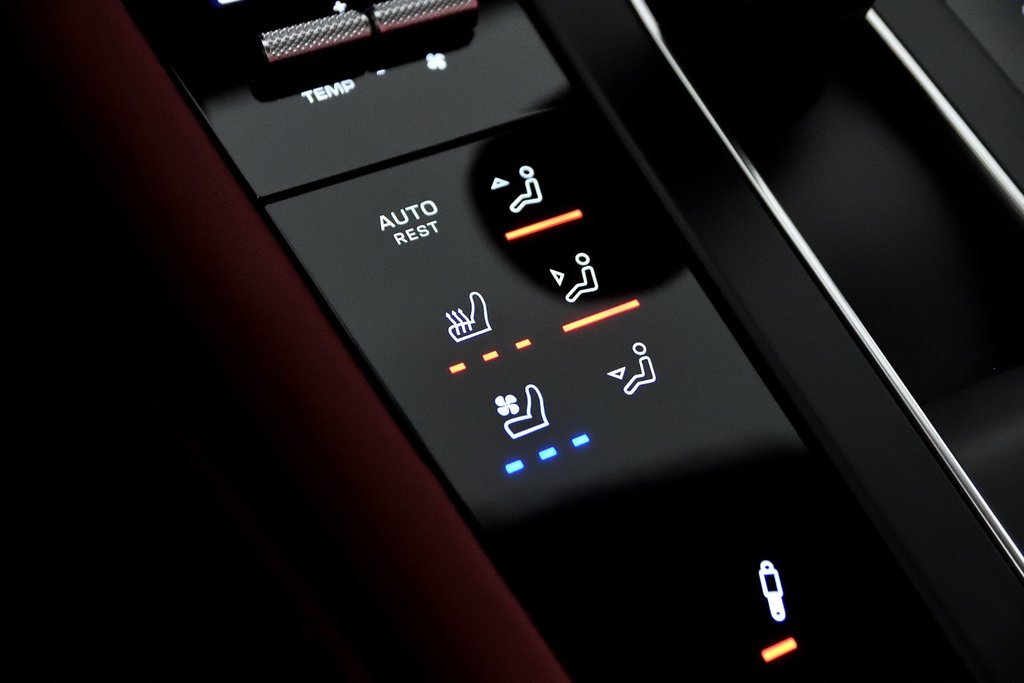 Porsche Macan S 2024 à Laval, Québec - 26 - w1024h768px