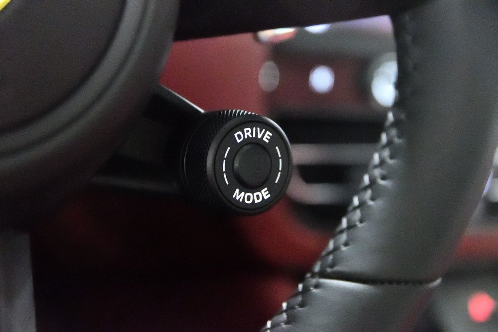Porsche Macan S 2024 à Laval, Québec - 13 - w1024h768px