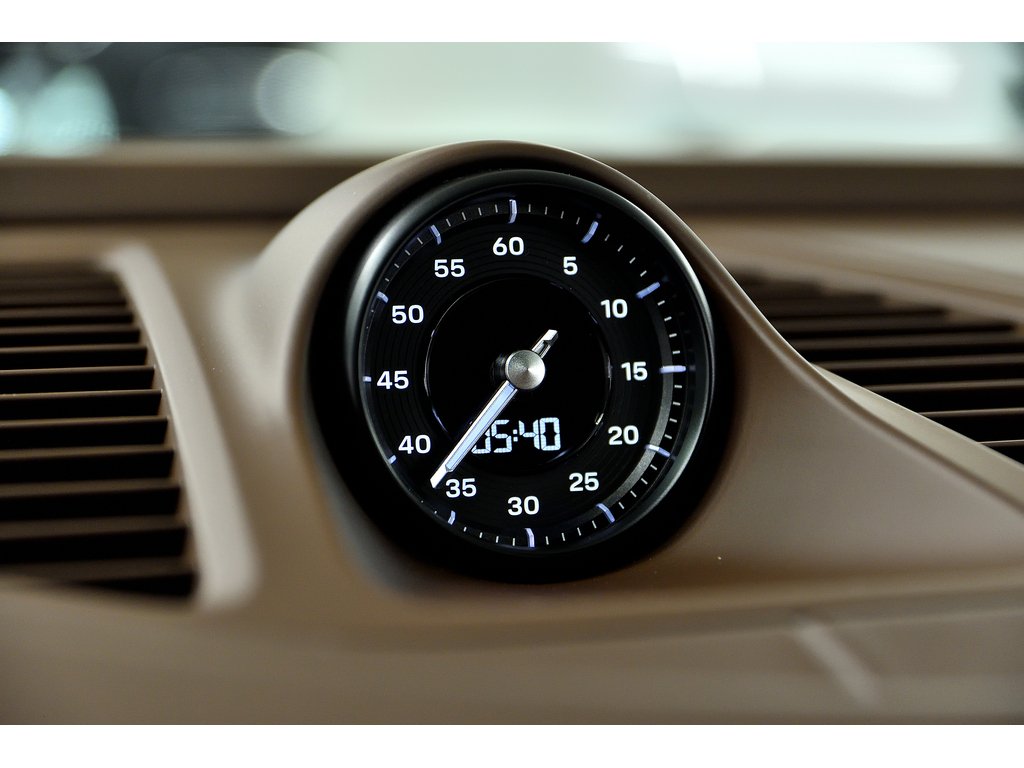 2025 Porsche Macan Turbo / Premium Pack / Sport Chrono / Rear Axle in Laval, Quebec - 25 - w1024h768px