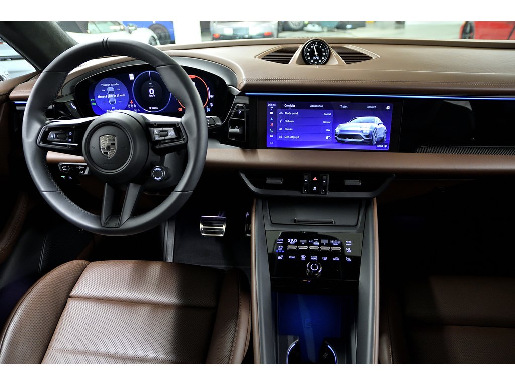 2025 Porsche Macan Turbo / Premium Pack / Sport Chrono / Rear Axle in Laval, Quebec - 39 - w1024h768px