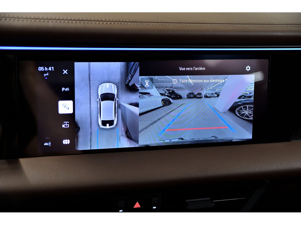 2025 Porsche Macan Turbo / Premium Pack / Sport Chrono / Rear Axle in Laval, Quebec - 27 - w1024h768px