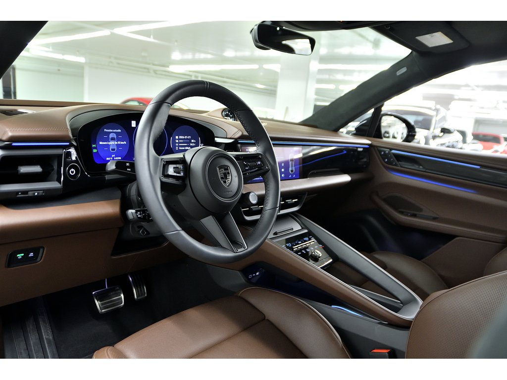 2025 Porsche Macan Turbo / Premium Pack / Sport Chrono / Rear Axle in Laval, Quebec - 14 - w1024h768px