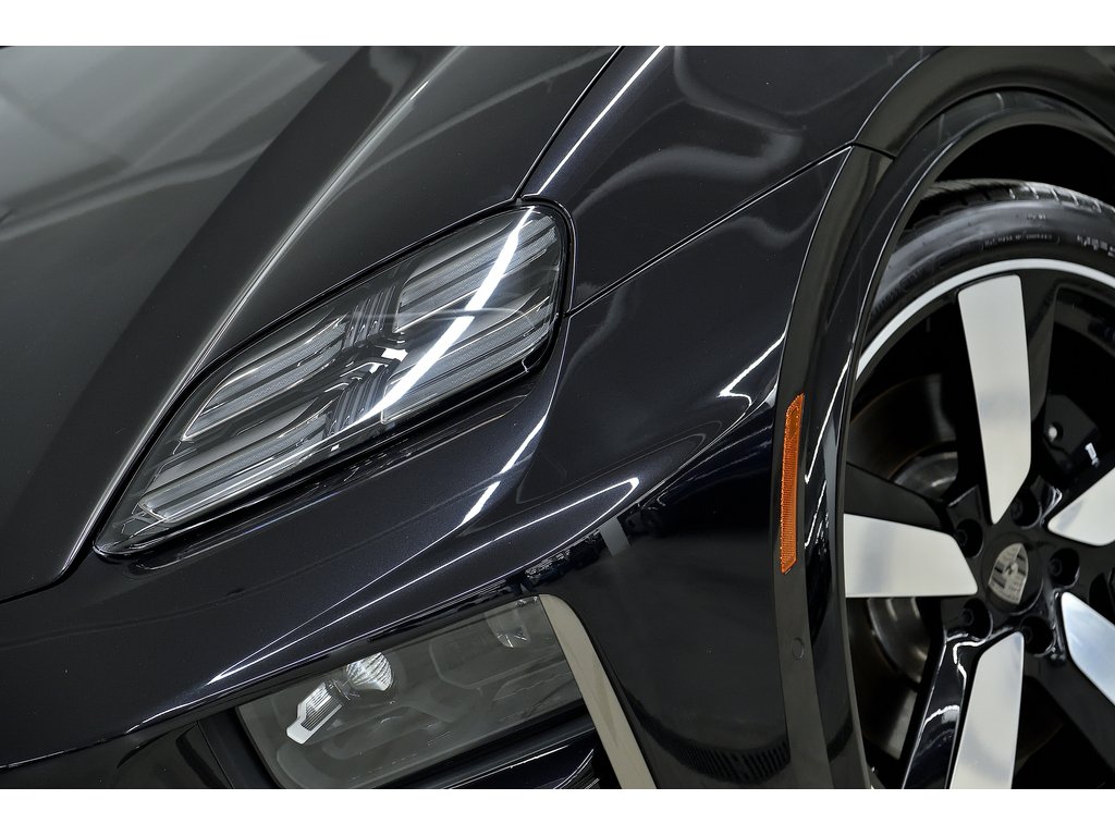 2025 Porsche Macan Turbo / Premium Pack / Sport Chrono / Rear Axle in Laval, Quebec - 8 - w1024h768px