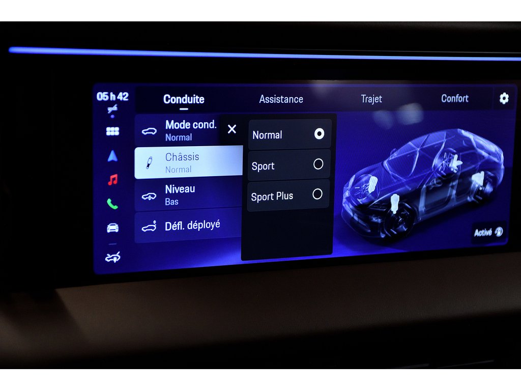 2025 Porsche Macan Turbo / Premium Pack / Sport Chrono / Rear Axle in Laval, Quebec - 28 - w1024h768px