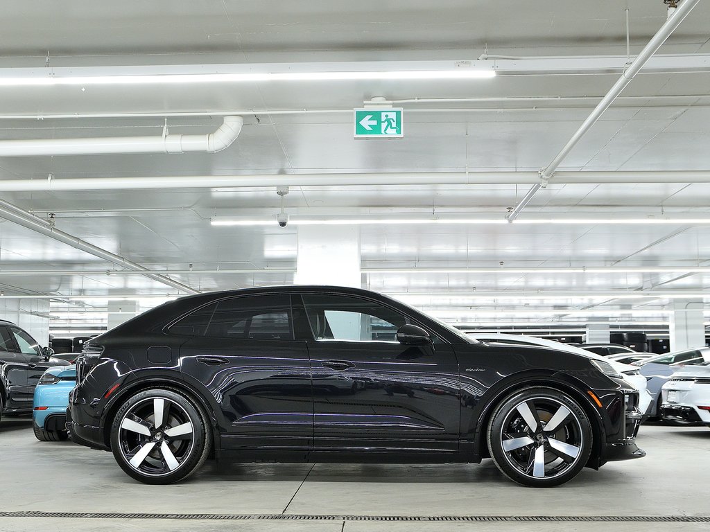 2025 Porsche Macan Turbo / Premium Pack / Sport Chrono / Rear Axle in Laval, Quebec - 2 - w1024h768px