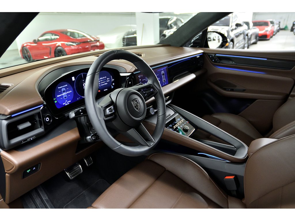 2025 Porsche Macan Turbo / Premium Pack / Sport Chrono / Rear Axle in Laval, Quebec - 15 - w1024h768px