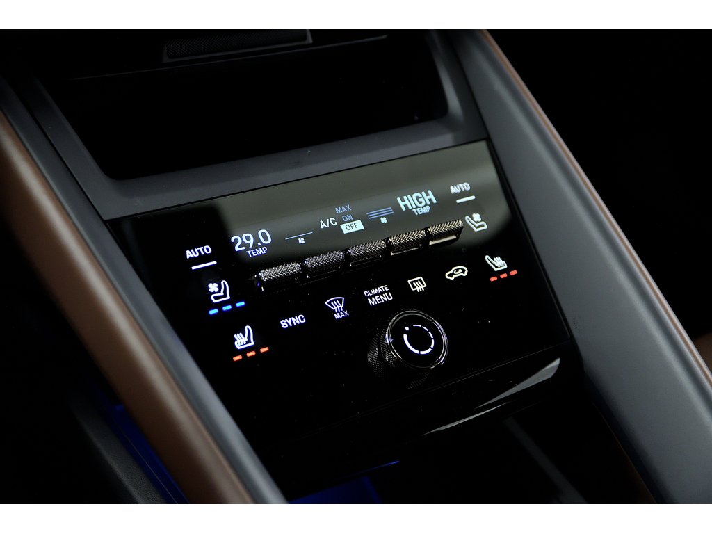 2025 Porsche Macan Turbo / Premium Pack / Sport Chrono / Rear Axle in Laval, Quebec - 29 - w1024h768px