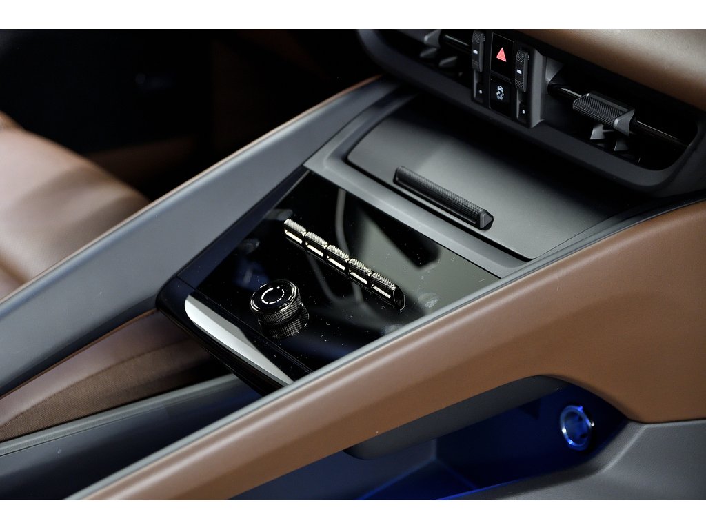 2025 Porsche Macan Turbo / Premium Pack / Sport Chrono / Rear Axle in Laval, Quebec - 33 - w1024h768px