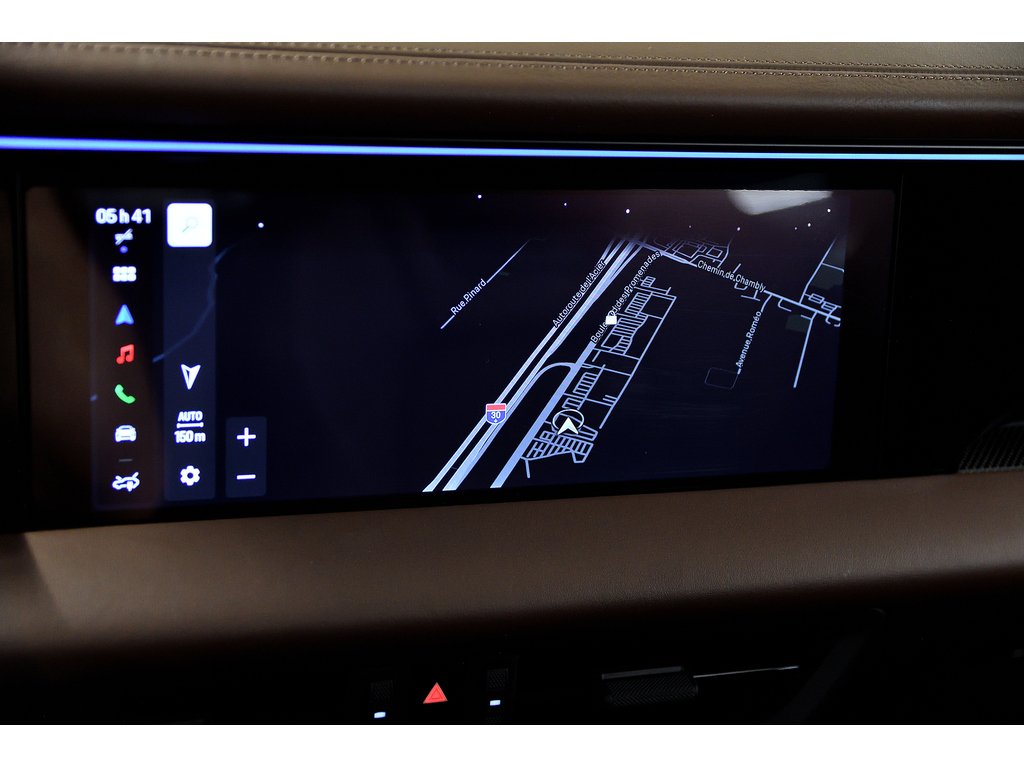 2025 Porsche Macan Turbo / Premium Pack / Sport Chrono / Rear Axle in Laval, Quebec - 26 - w1024h768px