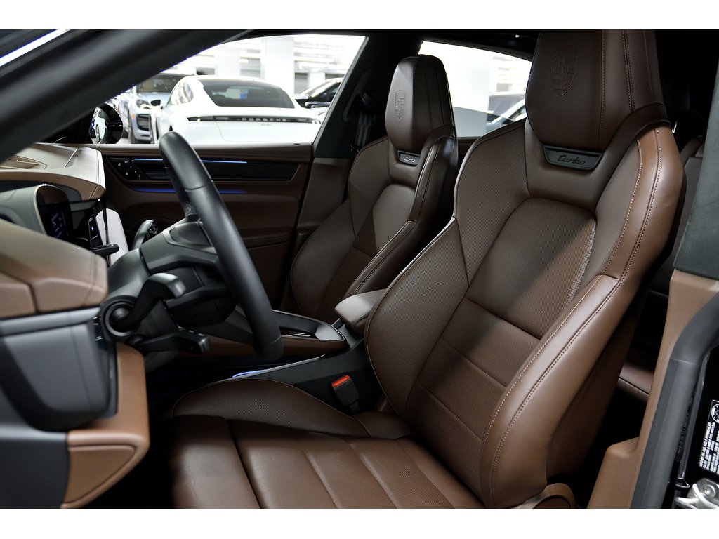 2025 Porsche Macan Turbo / Premium Pack / Sport Chrono / Rear Axle in Laval, Quebec - 17 - w1024h768px