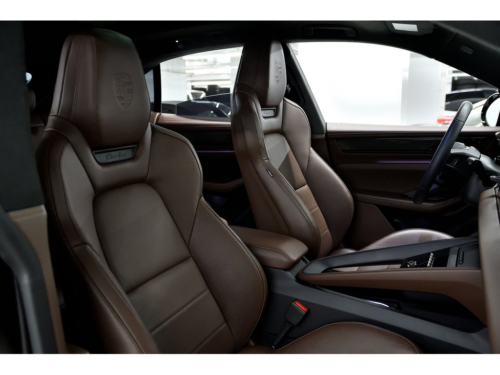 2025 Porsche Macan Turbo / Premium Pack / Sport Chrono / Rear Axle in Laval, Quebec - 35 - w1024h768px