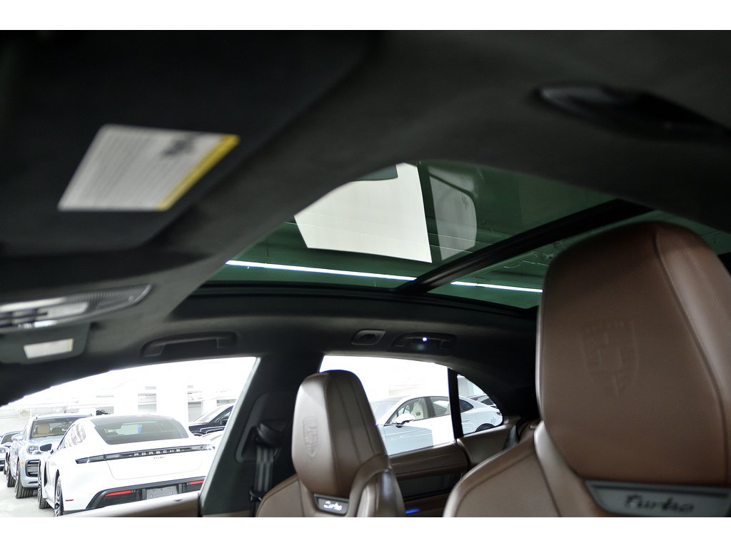 2025 Porsche Macan Turbo / Premium Pack / Sport Chrono / Rear Axle in Laval, Quebec - 20 - w1024h768px