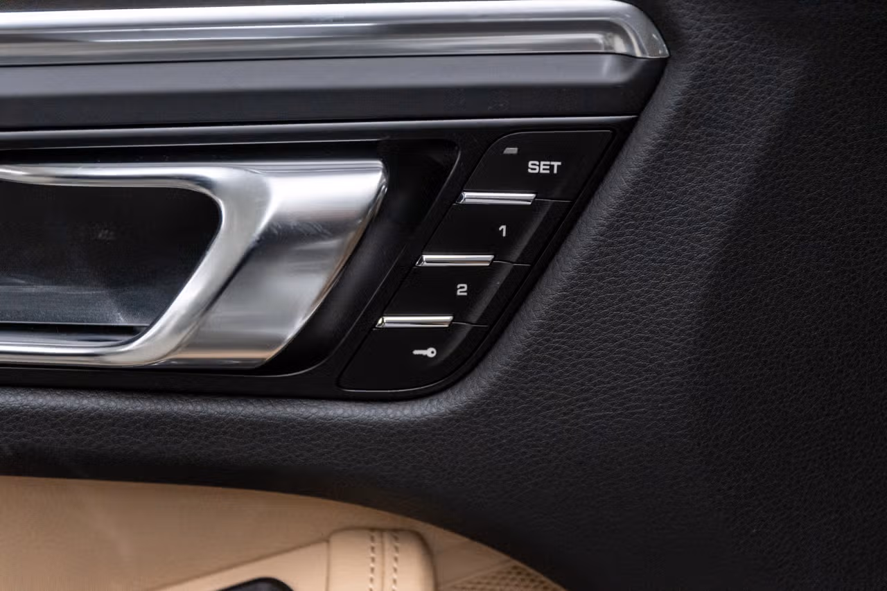 2025 Porsche Macan 2025 Porsche Macan / BOSE / PASM / Panoramic Roof in Laval, Quebec - 23 - w1024h768px