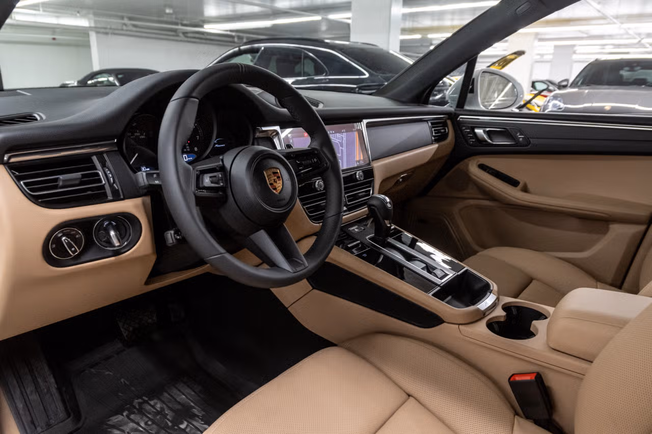2025 Porsche Macan 2025 Porsche Macan / BOSE / PASM / Panoramic Roof in Laval, Quebec - 11 - w1024h768px