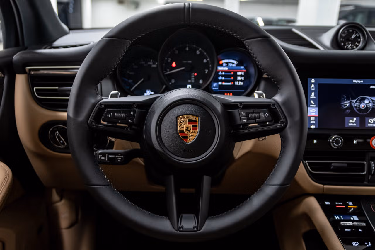 2025 Porsche Macan 2025 Porsche Macan / BOSE / PASM / Panoramic Roof in Laval, Quebec - 13 - w1024h768px