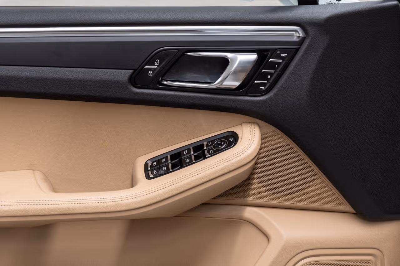 2025 Porsche Macan 2025 Porsche Macan / BOSE / PASM / Panoramic Roof in Laval, Quebec - 22 - w1024h768px