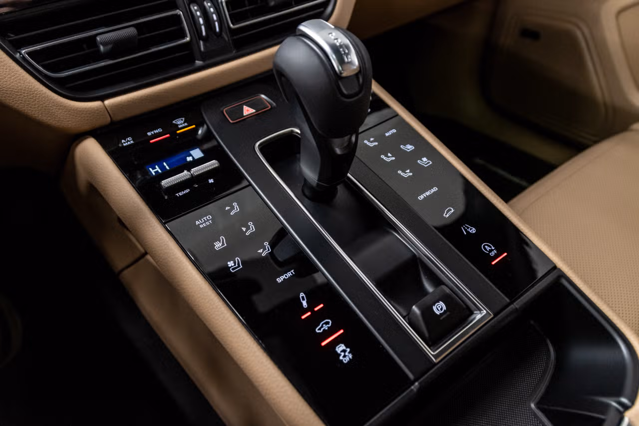 2025 Porsche Macan 2025 Porsche Macan / BOSE / PASM / Panoramic Roof in Laval, Quebec - 17 - w1024h768px