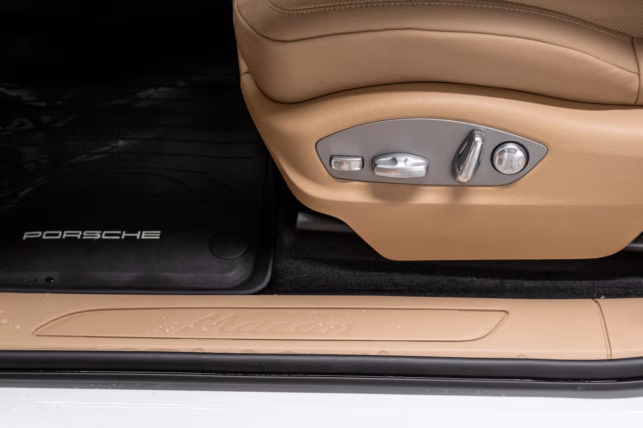 2025 Porsche Macan 2025 Porsche Macan / BOSE / PASM / Panoramic Roof in Laval, Quebec - 25 - w1024h768px